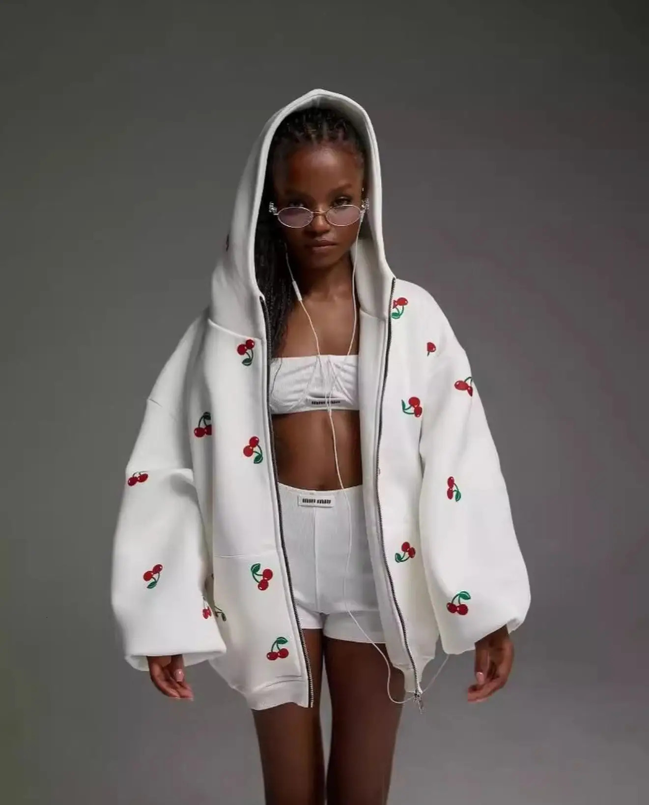 Korean Fresh Style Fashion Cherry Pattern White Zip Up Hoodie Y2k Harajuku Versatile Sweatshirt for Womens Autumn Clothing 241009