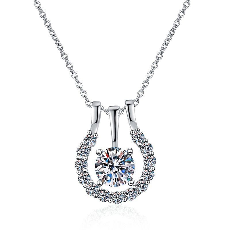 2024 Ins Top Sell Three Stone Pendant Simple Fashion Jewelry Real 925 Sterling Silver Round Cut White Lab Moissanite Diamond Party Women Wedding Clavi