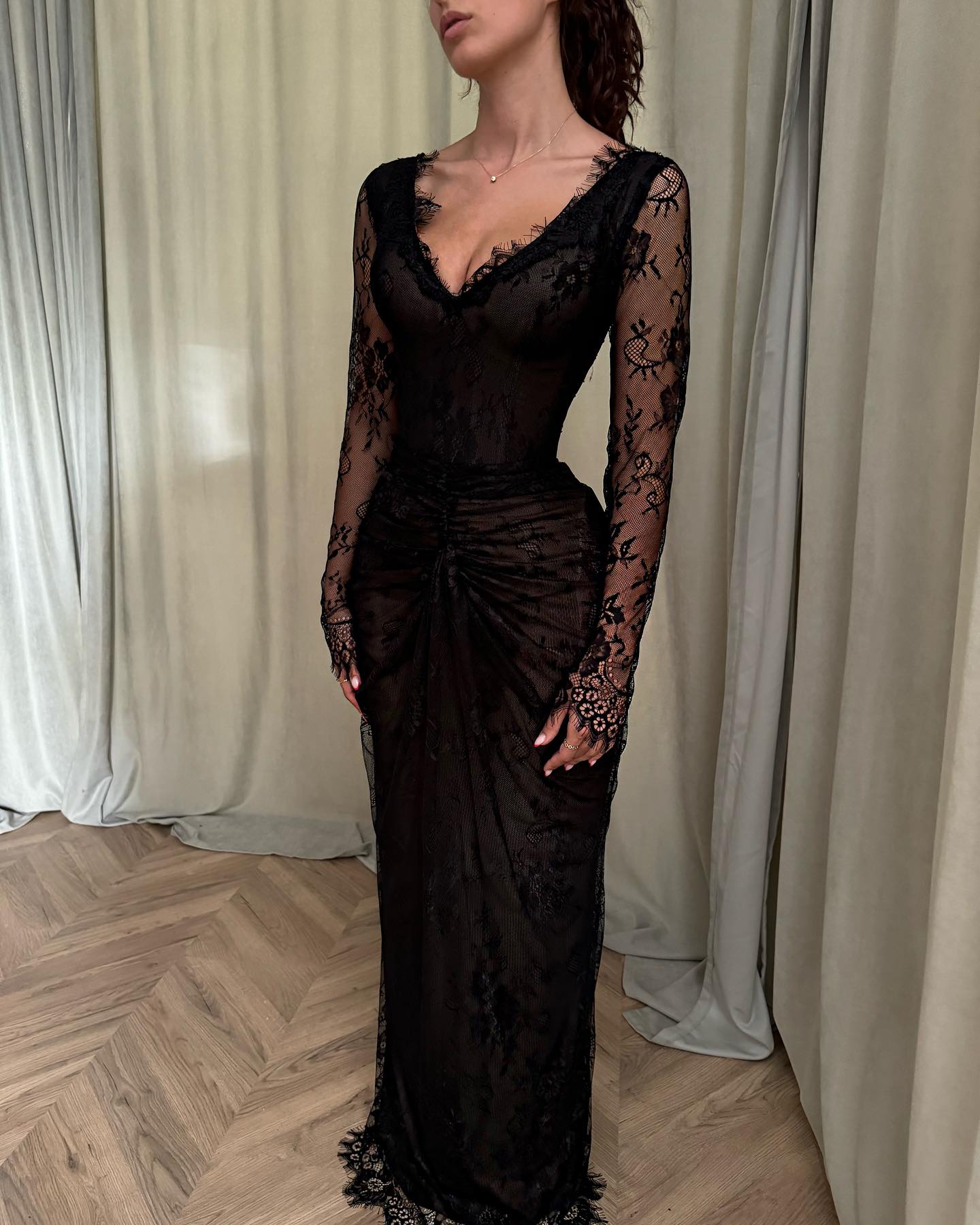 Sexy Black Lace Prom Dress V Neck Illusion Long Sleeves Evening Elegant Pleats Waist Dresses For Special Ocns Party Gowns 6660311