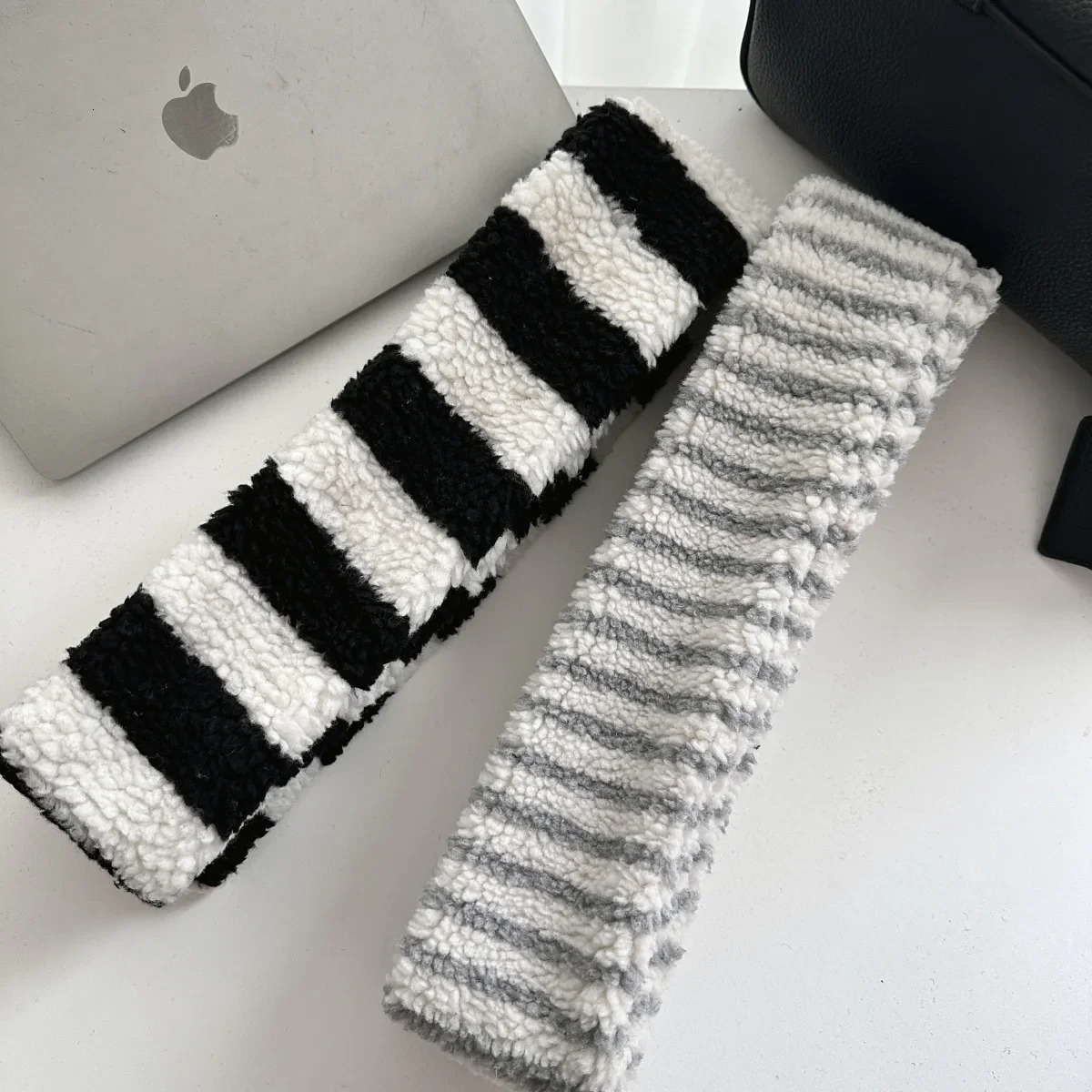 Y2K colored cashmere striped scarf for women cute winter plush warm necklace Japanese childrens scarf couple thick packaging 241007