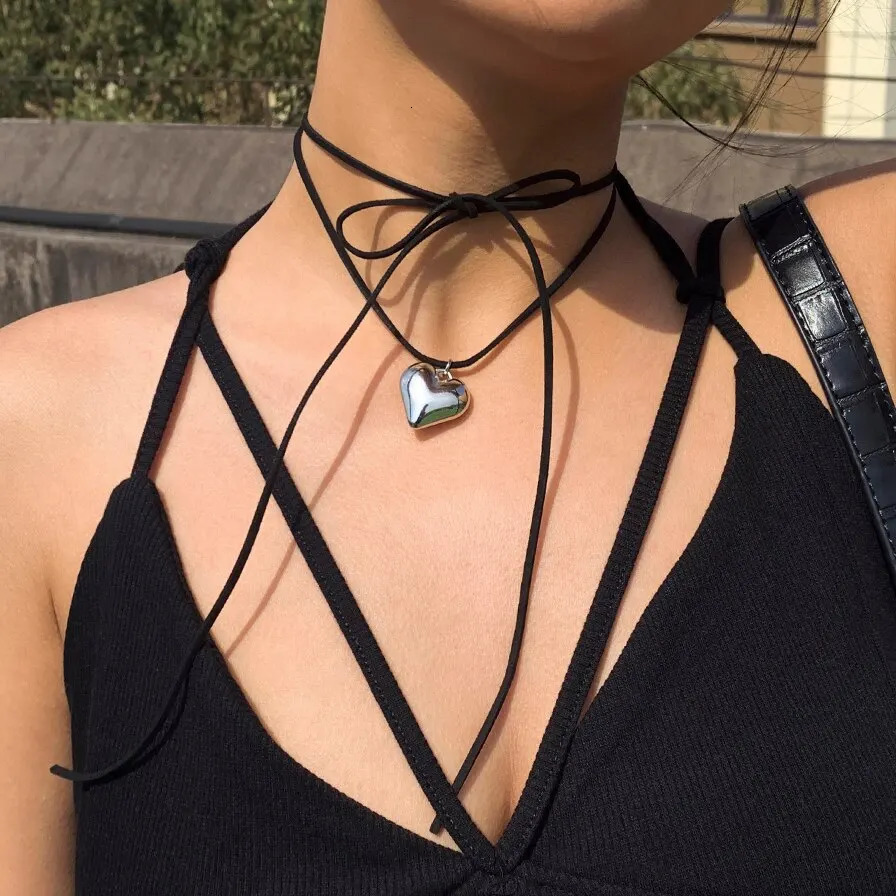 Exaggerated Black Velvet Large Heart Pendant Necklace Womens Knot Bow Adjustable Rope Chain Jewelry Wedding Accessories 241011