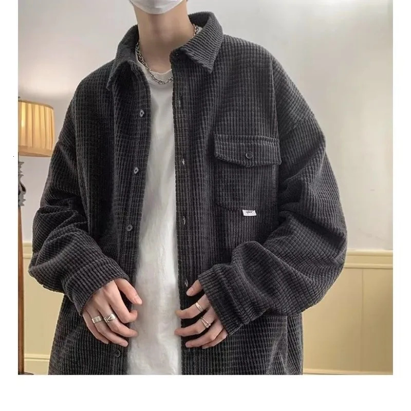 Vintage Corduroy Jakect For Men Autumn Winter Oversize Pokect Windproof Outwear Casual American Men Cargo Shirts 241011