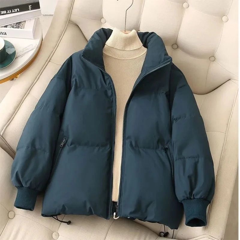 2023 Winter Short Parka Women Korean Style Stand Collar Loose Warm Jacket Ladies Fashion Thicken Down Bread Service Woman 240930