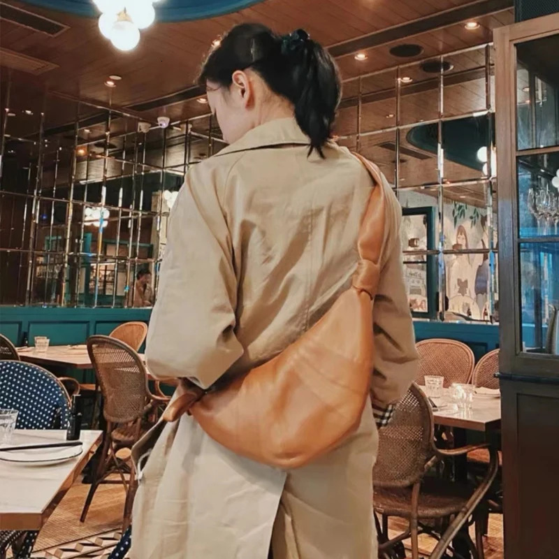 Dumpg Bag Large Capacity Sheepskin Or Cowhide Split Leather Croissants Fashion Diagonal Designer Popular Soft Chest Bags