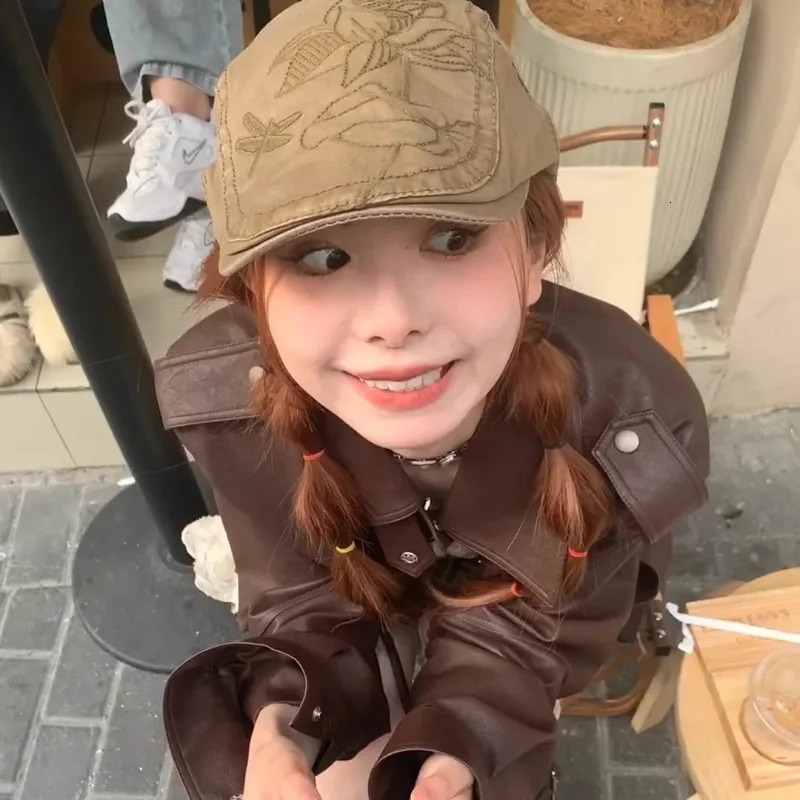 Niche British Retro Y2k Lotus Embroidery Forward Hat Men and Women Big Head Spring and Autumn Sunshade Duckbill Beret Cap 241009