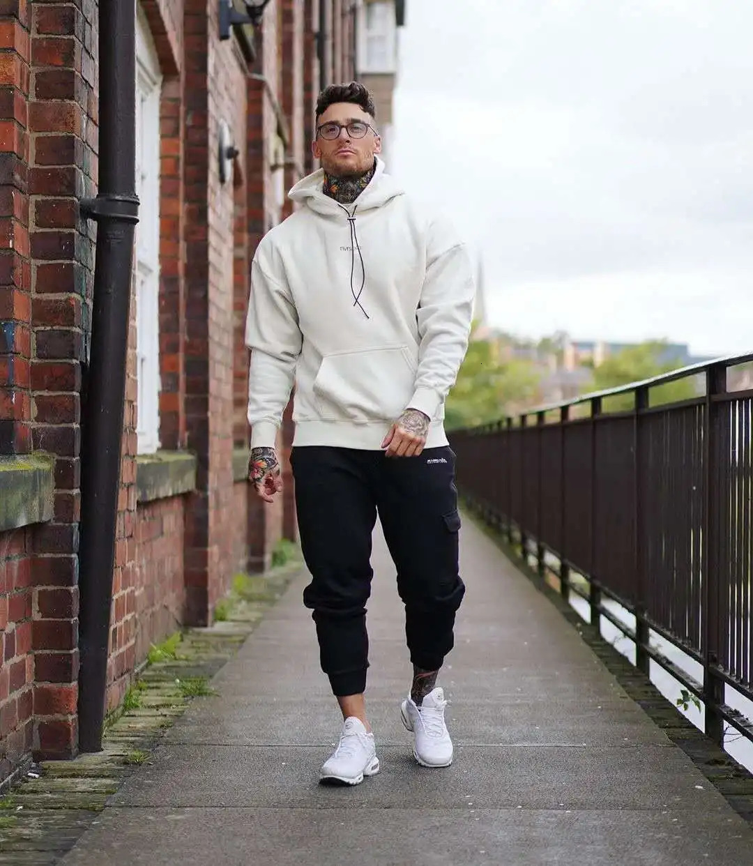 Mens sports hoodie mens autumn fitness letter pull rope loose training suit 241011