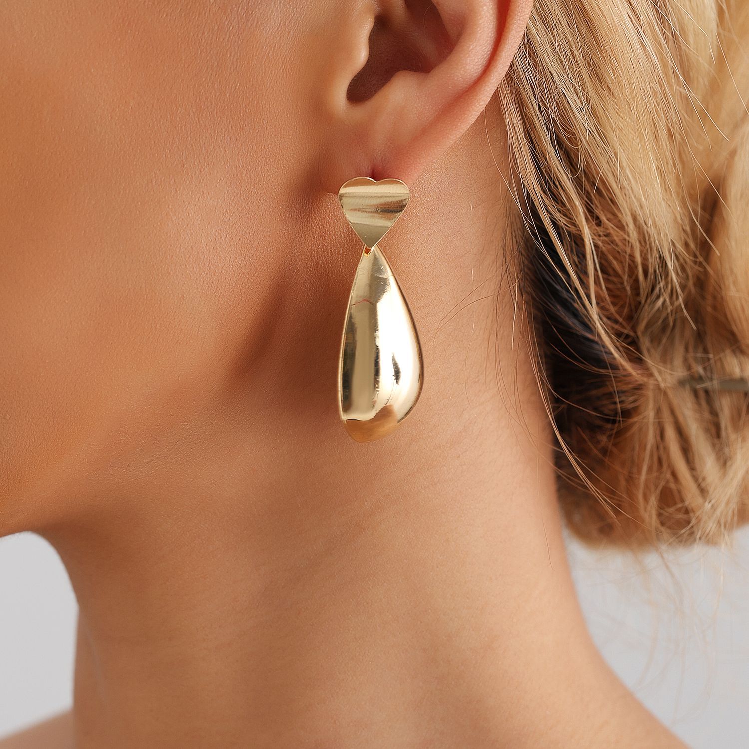 Minimalist Shiny Heart Drop Metal Earrings for Women - Geometric Style Fashion Accessory Gold Plated Zinc Alloy Dangle Earrings Jewelry 2025 New In Dr