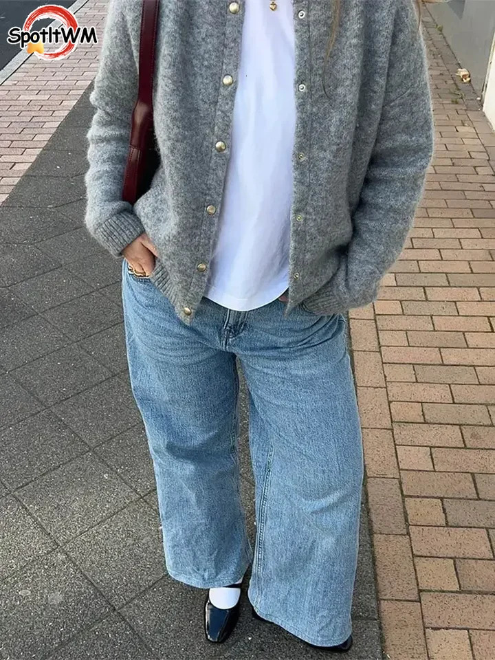 Elegant Grey Round Neck Womens Cardigan Fashion Golden Button Long Sleeves Warm Sweater 2024 Autumn Female Casual Streetwear 241009