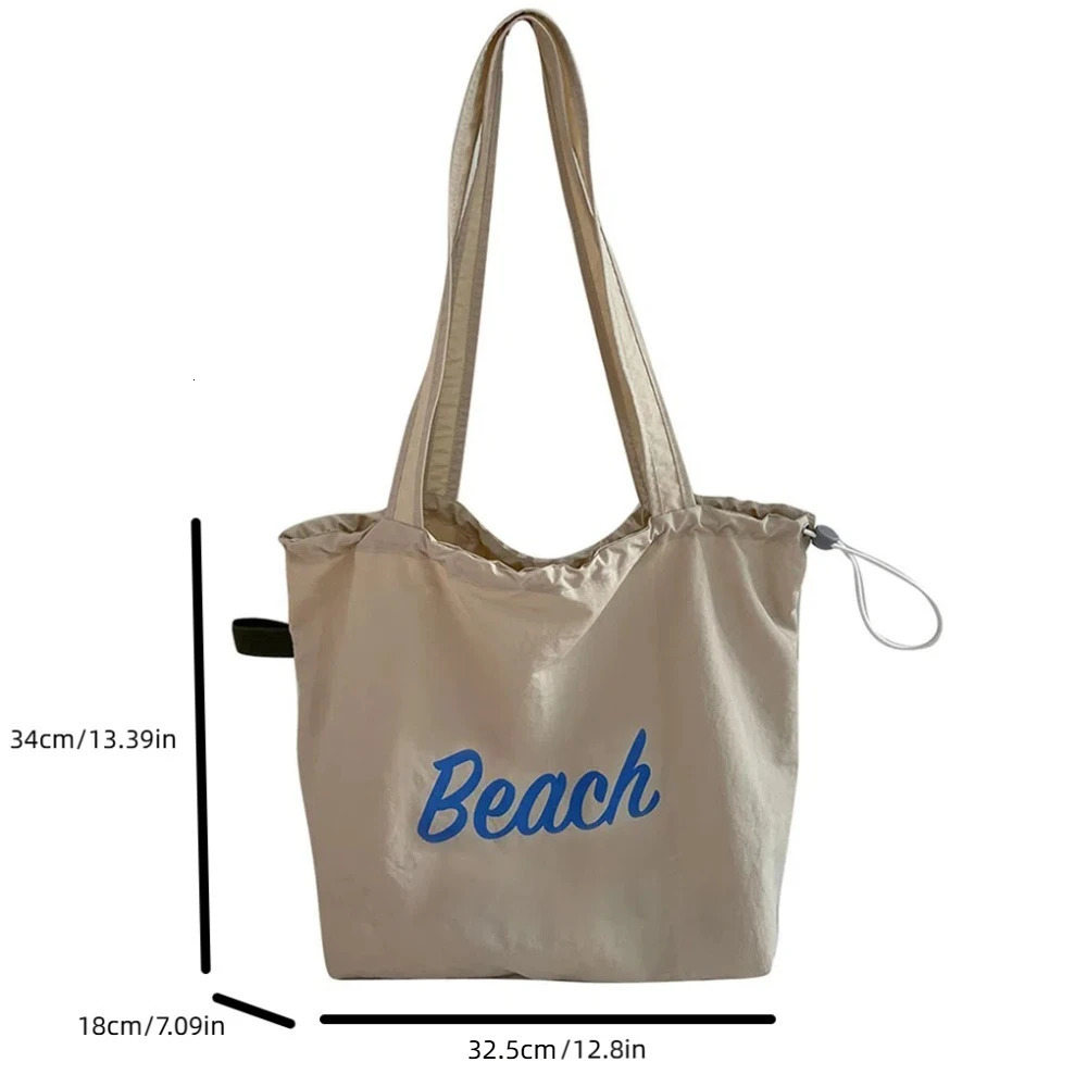 Polyester drawstring handbag with pleats large capacity nylon shoulder bag breathable Korean letter printed handbag school 241008