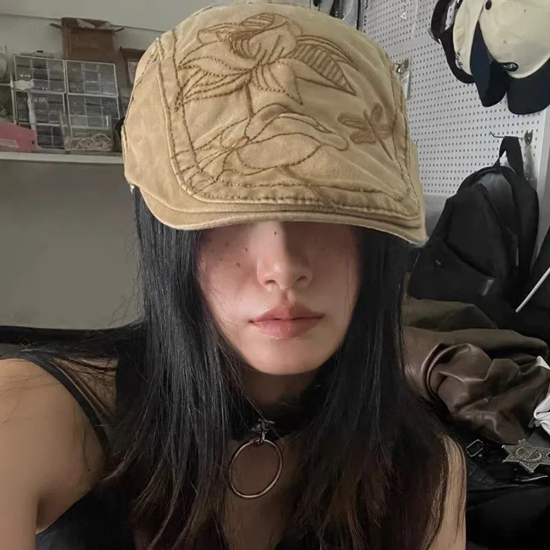 Niche British Retro Y2k Lotus Embroidery Forward Hat Men and Women Big Head Spring and Autumn Sunshade Duckbill Beret Cap 241009