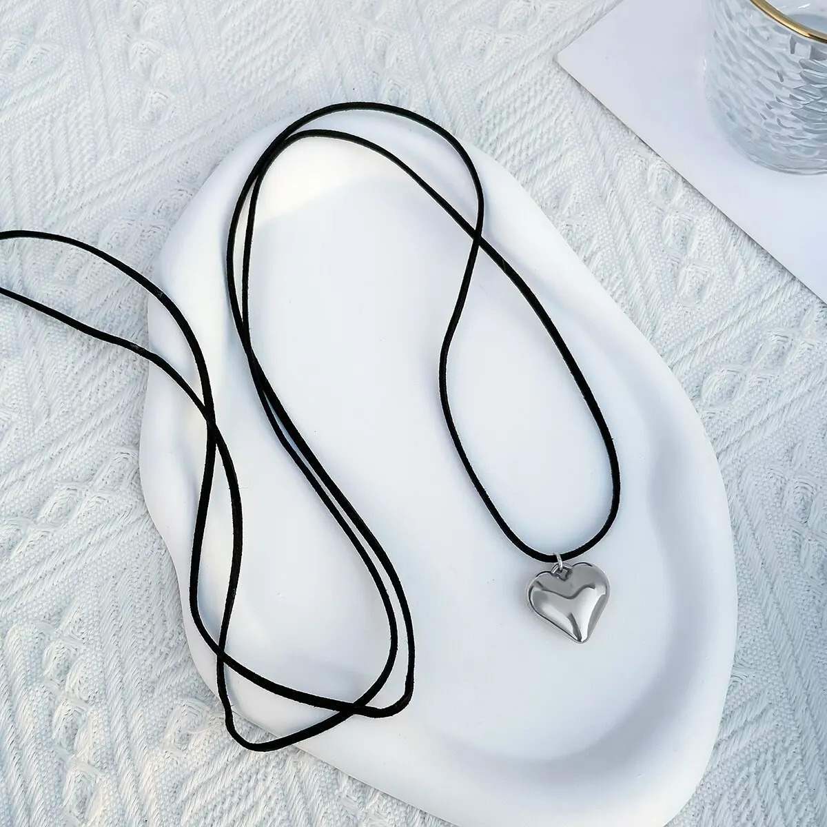 Exaggerated Black Velvet Large Heart Pendant Necklace Womens Knot Bow Adjustable Rope Chain Jewelry Wedding Accessories 241011