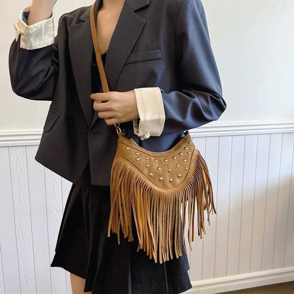Ladies Suede Shoulder Bag with Interior Pocket Hobo Zipper Closure Messenger Retro Handbag for Work Travel 241014