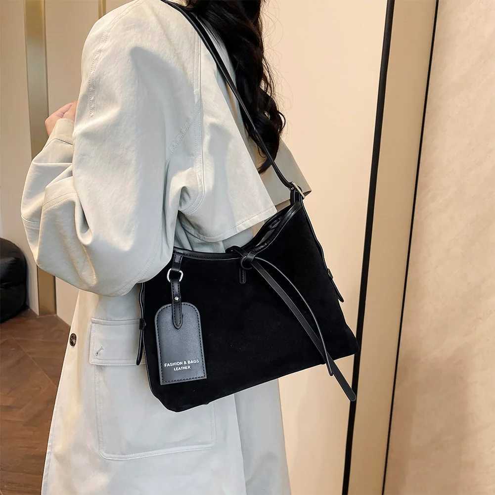 Ladies Suede Shoulder Bag with Interior Pocket Retro Handbag Adjustable Strap Trendy Bucket Commuter Travel 241014