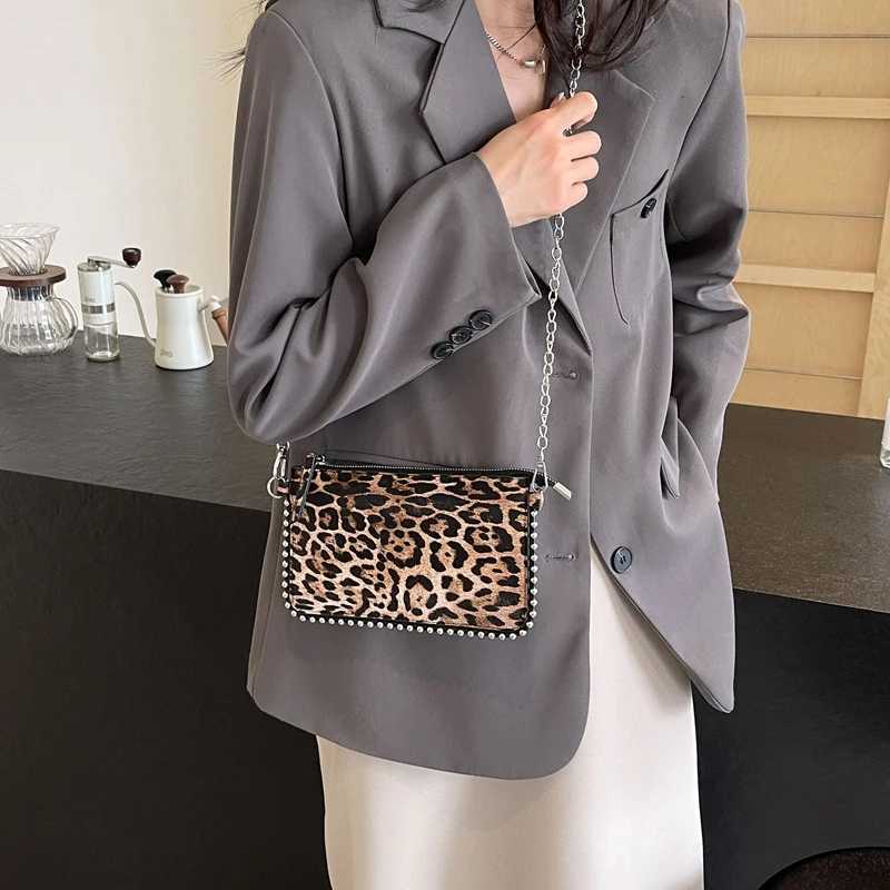 New Leopard Crossbody Bags for Women Fashion Chain Mobile Wallet Travel Vacation Shoulder Messenger Bag Womens Main Bag M241014