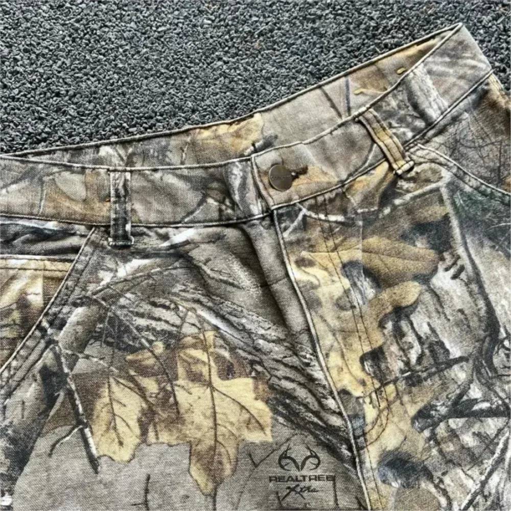 Mens split style camouflage jeans American style old washed wide leg retro loose fashionable trend street straight jeans camouflage pants Y2K 241008