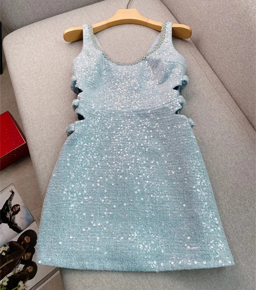 2024 Runway Sweet Spring Diamonds U Neck Blue Tweed Mini Dress Women Sleeveless Tank Bow Waist Hollow Out Sequin Dresses 241011
