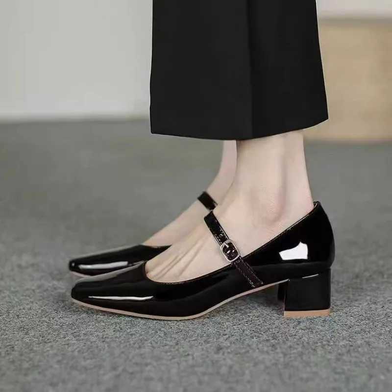 French Mary Jane Womens Shoes 2024 New Medium Heel Red Shoes Womens Thick Heel Small Leather Shoes High HeelsLX241014
