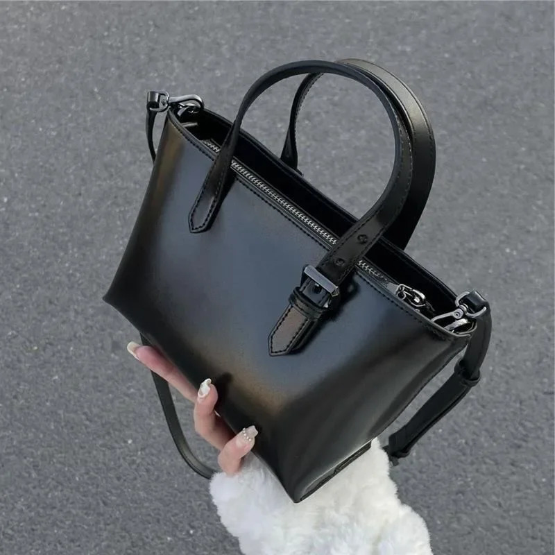 Tote Handbag for Women 2024 Versatile Korean Niche Bags Retro Small Commuting Handheld Crossbody Bag 241011