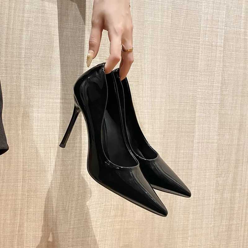 Pointed Toe Stiletto Ladies High-heeled Shoes Flesh Color Black Sexy Nightclub Shoes White Dignified Royal Sister Style ShoesLX241014