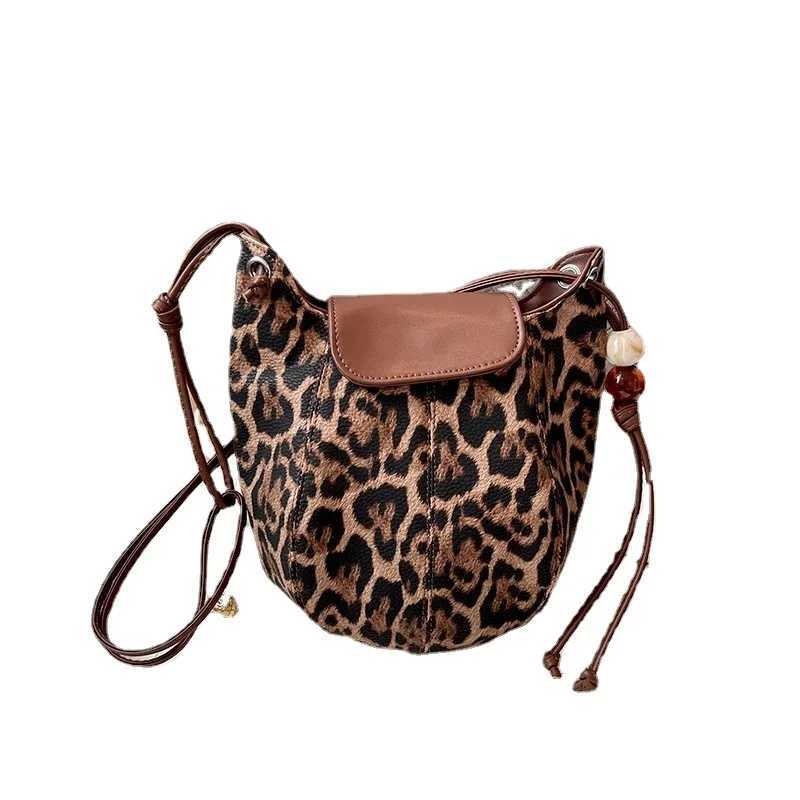 solid Pu sewing thread cross body bag hot selling new soft flip pocket indoor company womens handbag M241014