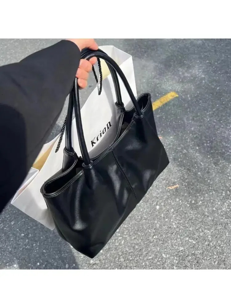 Simple White Shoulder Bag Womens PU Leather Soft Underarm Tote Bag School Large Capacity Bag Full Student Shopping Handbag 241008