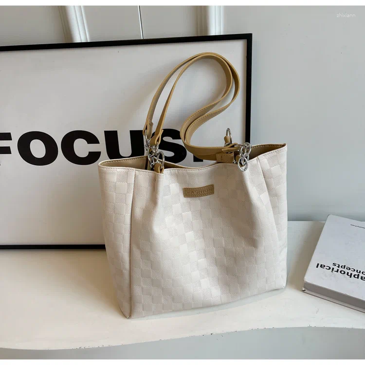 Totes Crossbody Foreign Style Solid New Color Retro Fresh Armpit 2024 Temperament Fashion Design Single Shoulder Texture