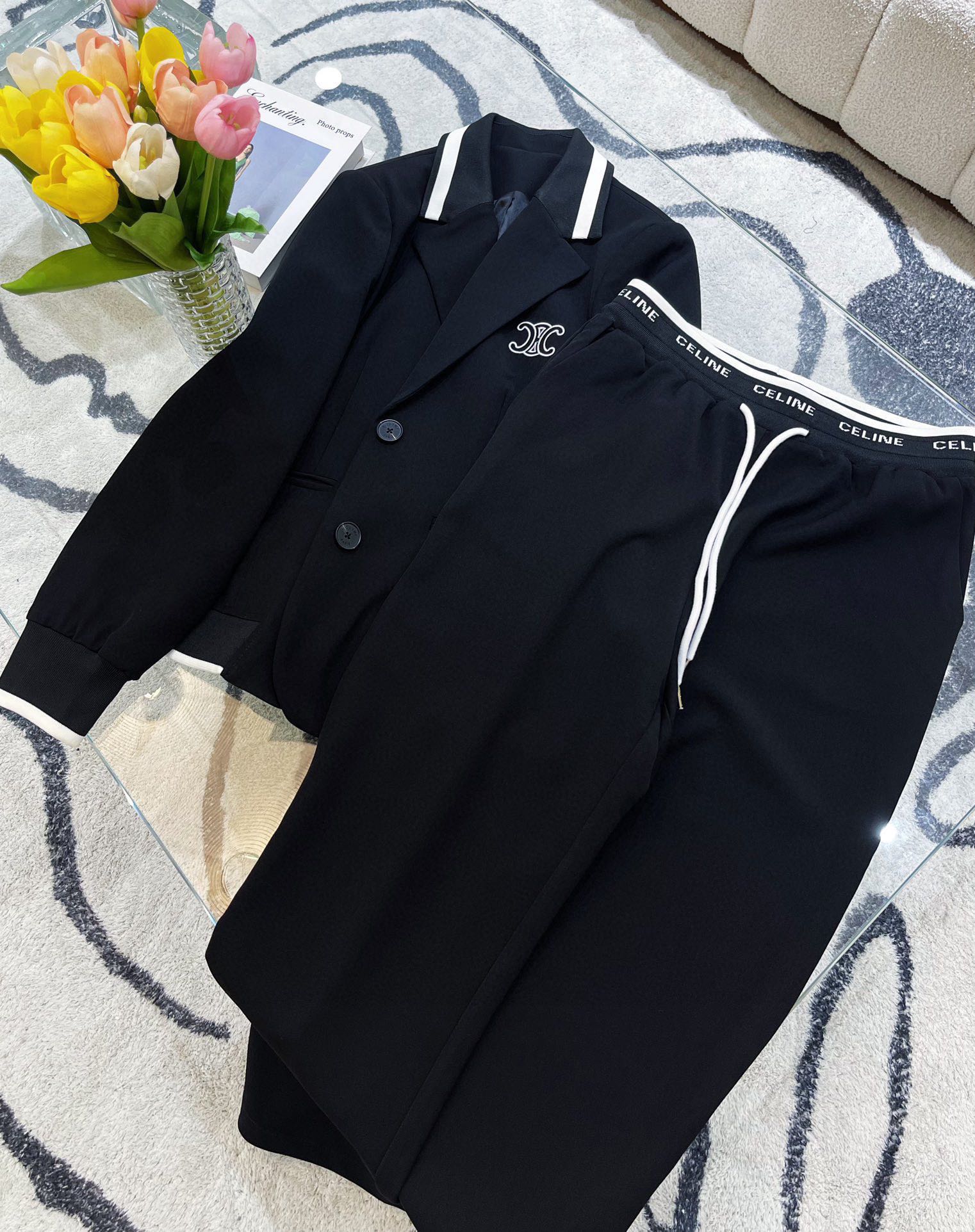 Designer women's two-piece suit and trousers, very roomy and fashionable suit