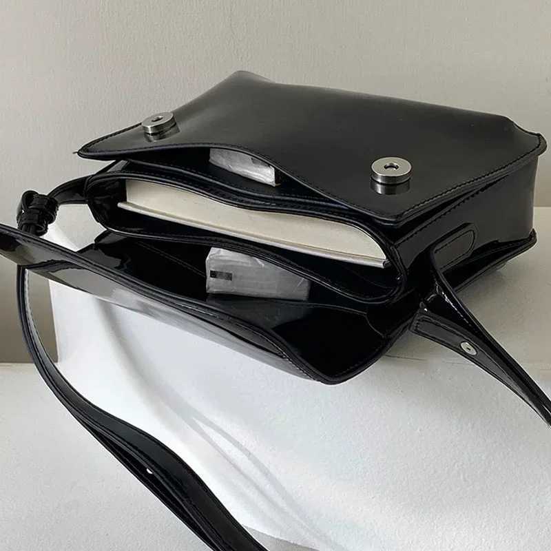 Luxury flip side bag retro patent leather shoulder bag womens solid color bottom bag red side bag womens handbag M241014