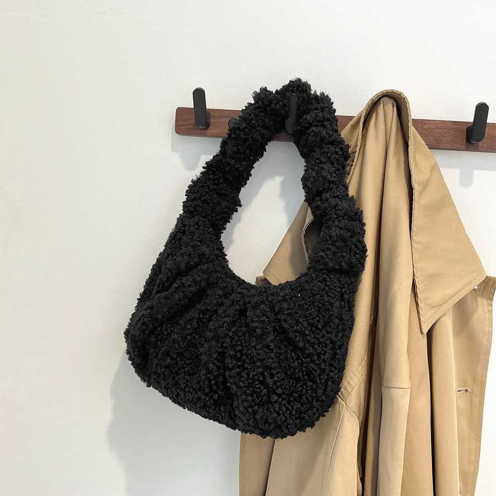 Furry Tote Bag Small Ruched Hand Purse Lambswool Cute Mini Faux Fur Winter Fuzzy Pursess and Handbag for Ladies Lady 241014
