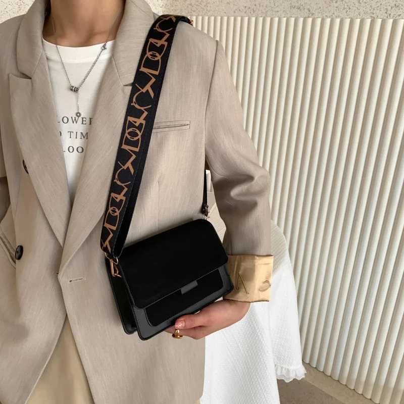 Wide shoulder strap shoulder bag flip cover small cross body womens simple classic handbag M241014