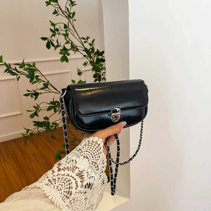 cherry red chain cross shaped bag new summer womens exquisite buckle design flip down arm bag fAshionable handbag M241014