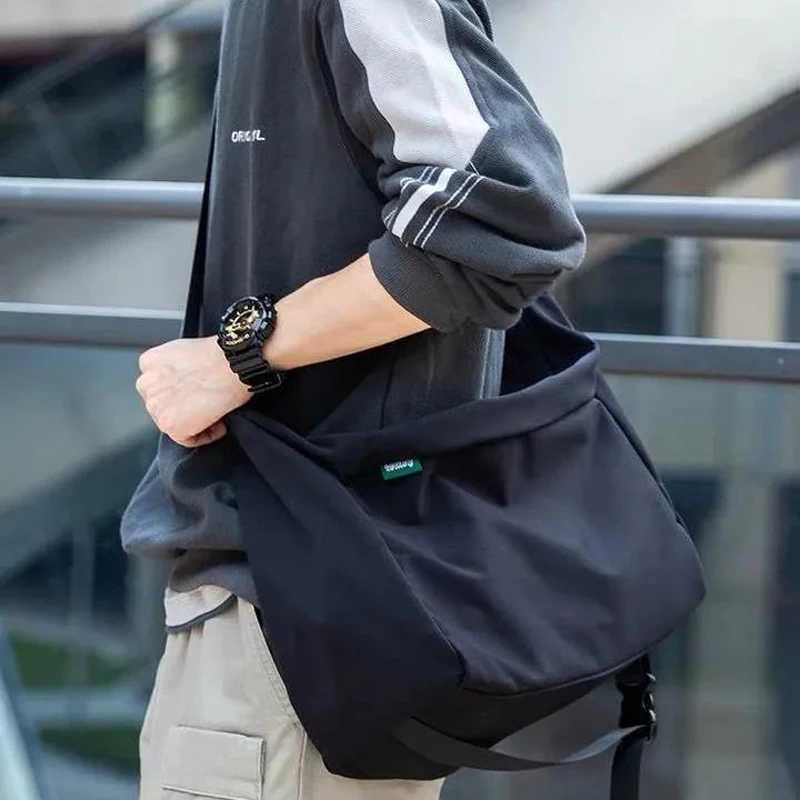 Da Xin Shi Bao Mens Shoulder Bag Fashion Large Capacity Fashion Trend Bag Black Cross Body Bag Womens Bag M241014