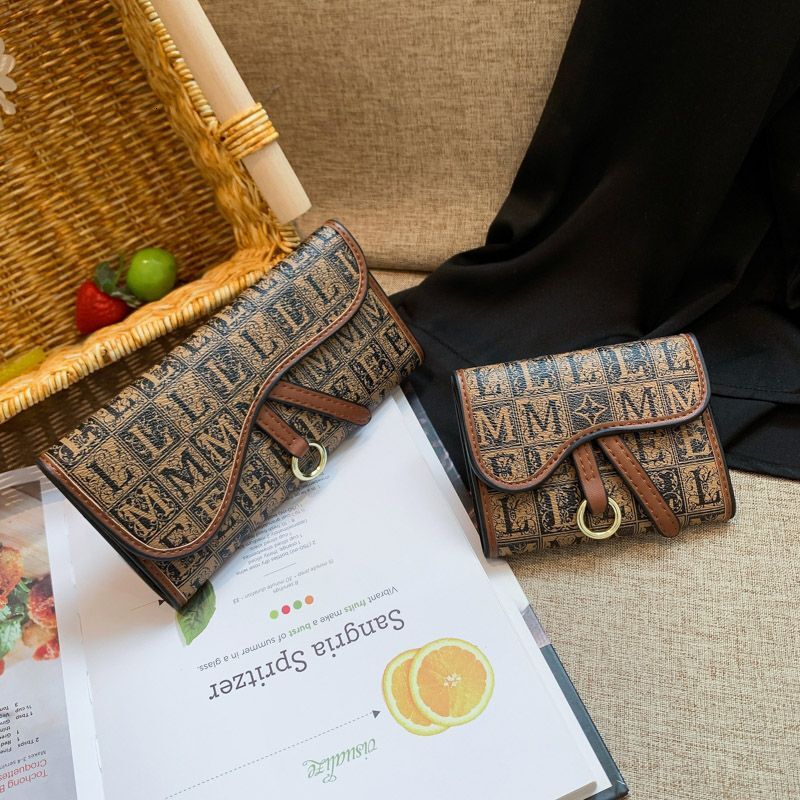 2025 Designer Short Womens New Printed Multi Card Slot Large Capacity Long Wallet Premium Internet Celebrity Handbag New Free Delivery Designer Bag
