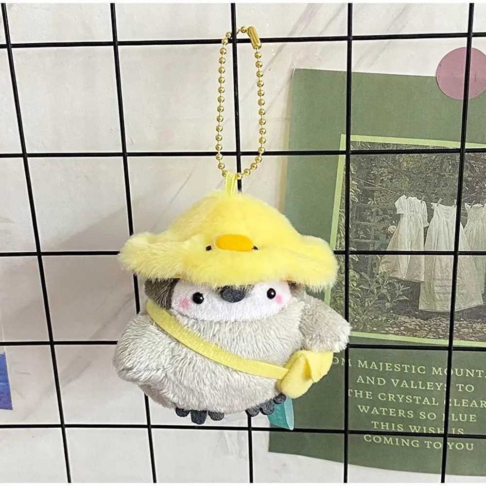 Travel hat penguin keychain cute plush doll toy keychain pendant cartoon penguin plush keychain mens backpack keychain Y241014