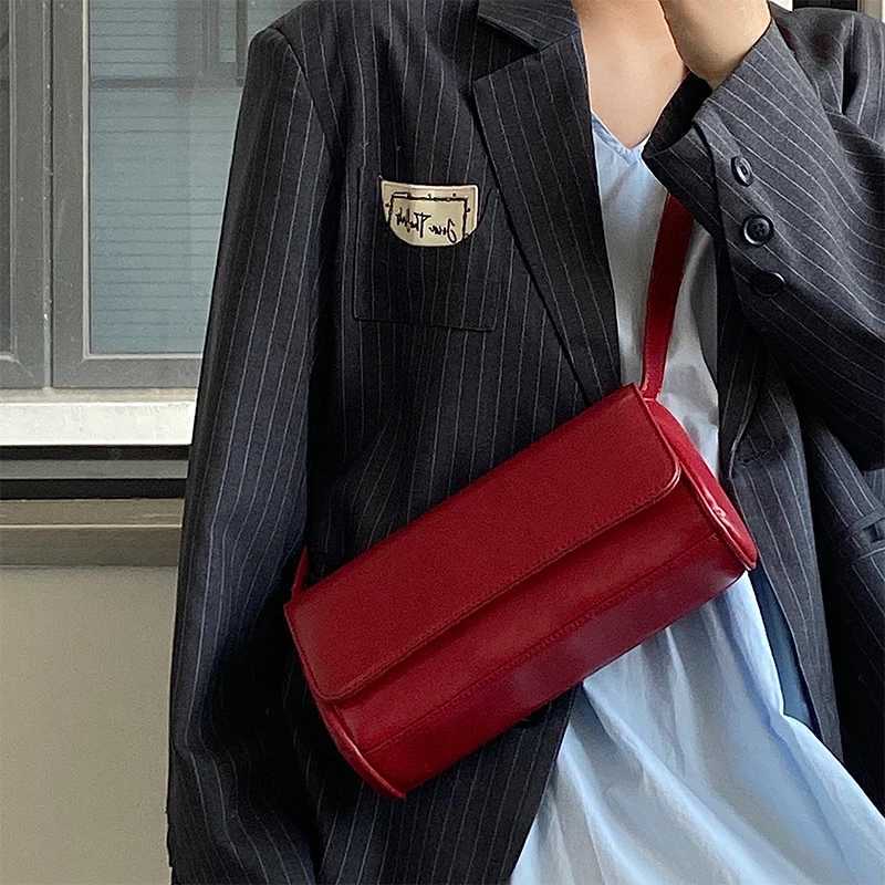 New Korean Womens Cross Body Bag Red Retro Pu Leather Flip Cover Womens Underwear Bag Fashionable Simple Womens Handbag M241014