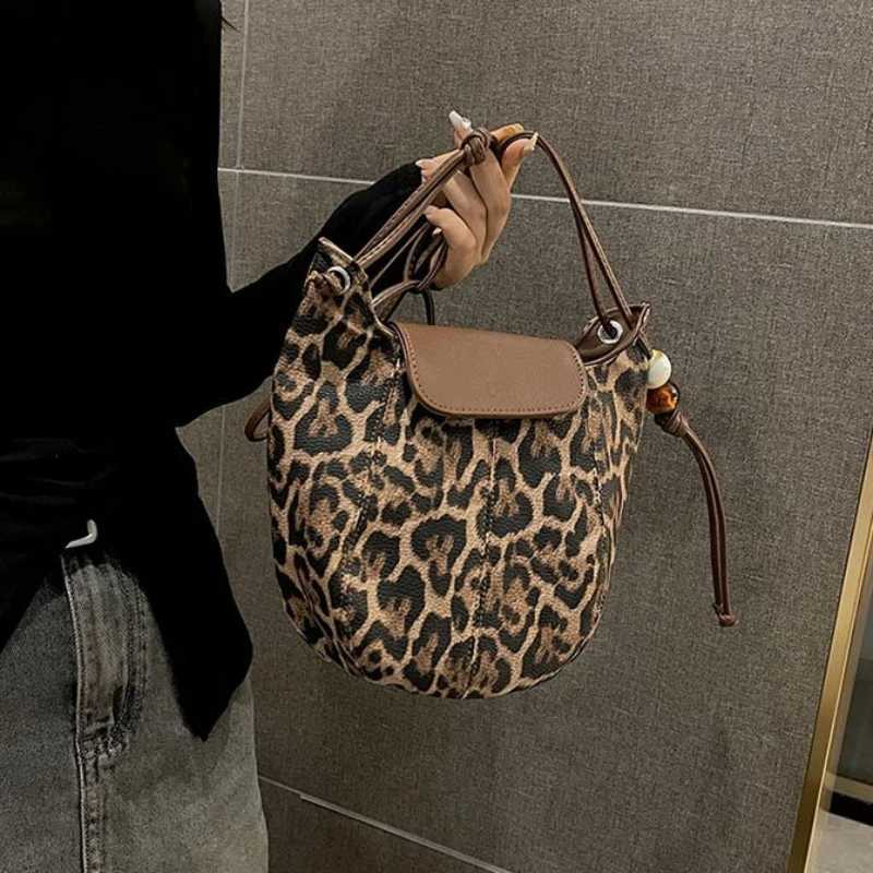 solid Pu sewing thread cross body bag hot selling new soft flip pocket indoor company womens handbag M241014