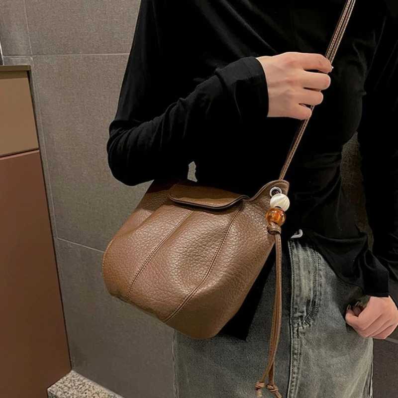 solid Pu sewing thread cross body bag hot selling new soft flip pocket indoor company womens handbag M241014