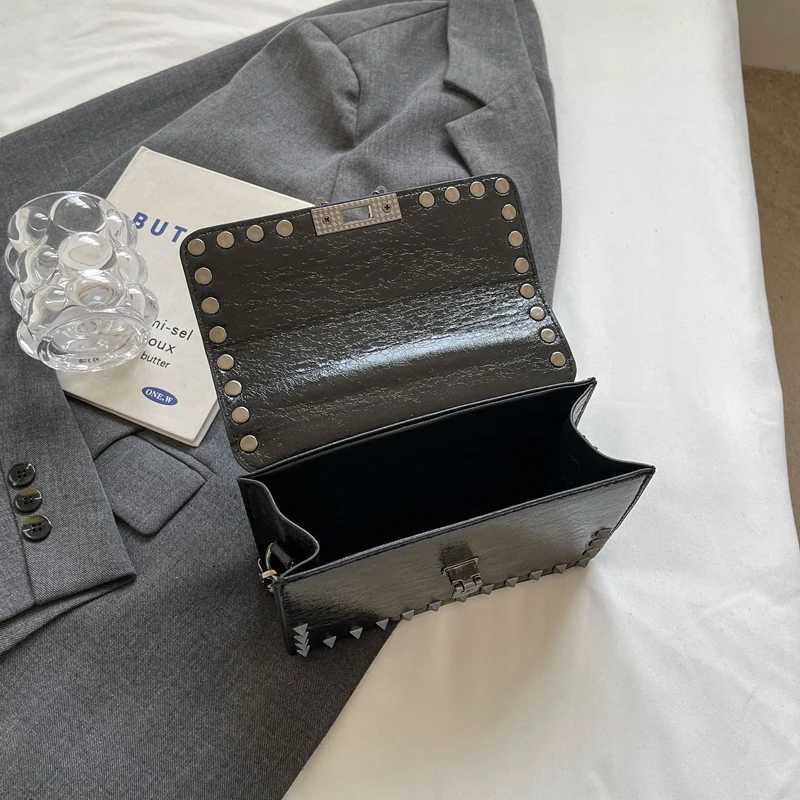 New Arrival Rivet shoulder punk style cross body fashion chain flip bag PU leather wallet designer womens handbag Z241014