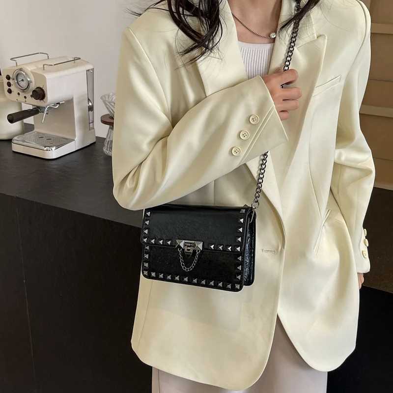 New Arrival Rivet shoulder punk style cross body fashion chain flip bag PU leather wallet designer womens handbag Z241014