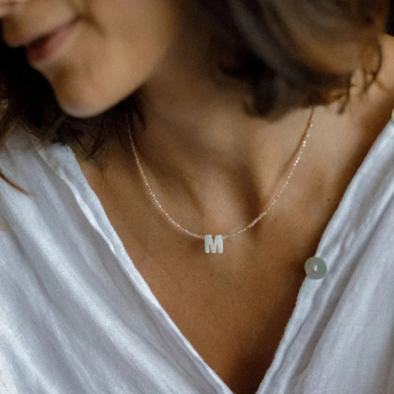 Fashion 26 Letter Shell Choker Necklaces For Women Shining Crystal Beads Clavicle Chian Female Neck Pendant Necklace Jewelry 241014