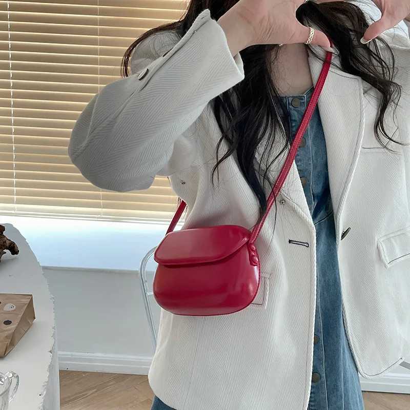 Crossbody Bags for Girl Retro Red Women Shoulder Bags Versatile Women Purses and Handbags Designer Bag M241014