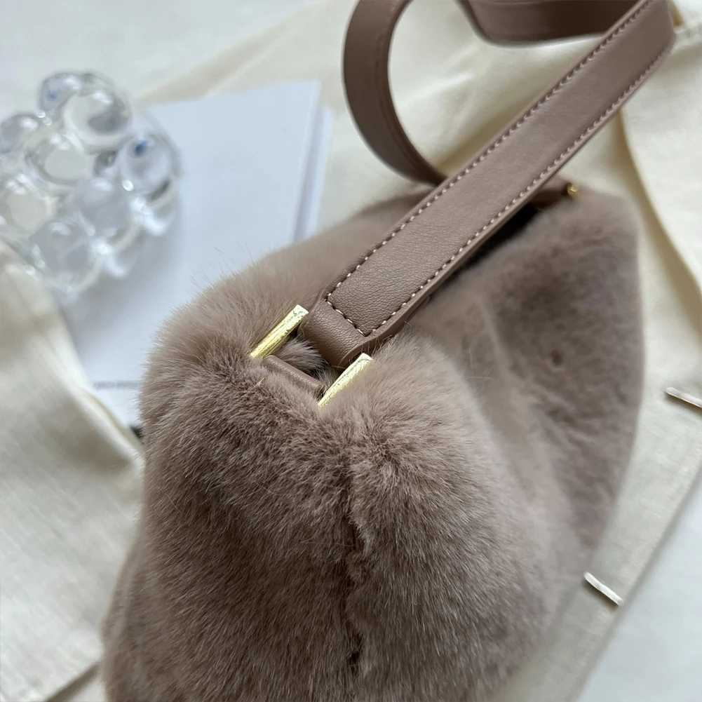 Ladies Plush Shoulder Bag Fluffy Underarm Solid Color Small Square Handbag for Work Travel 241014