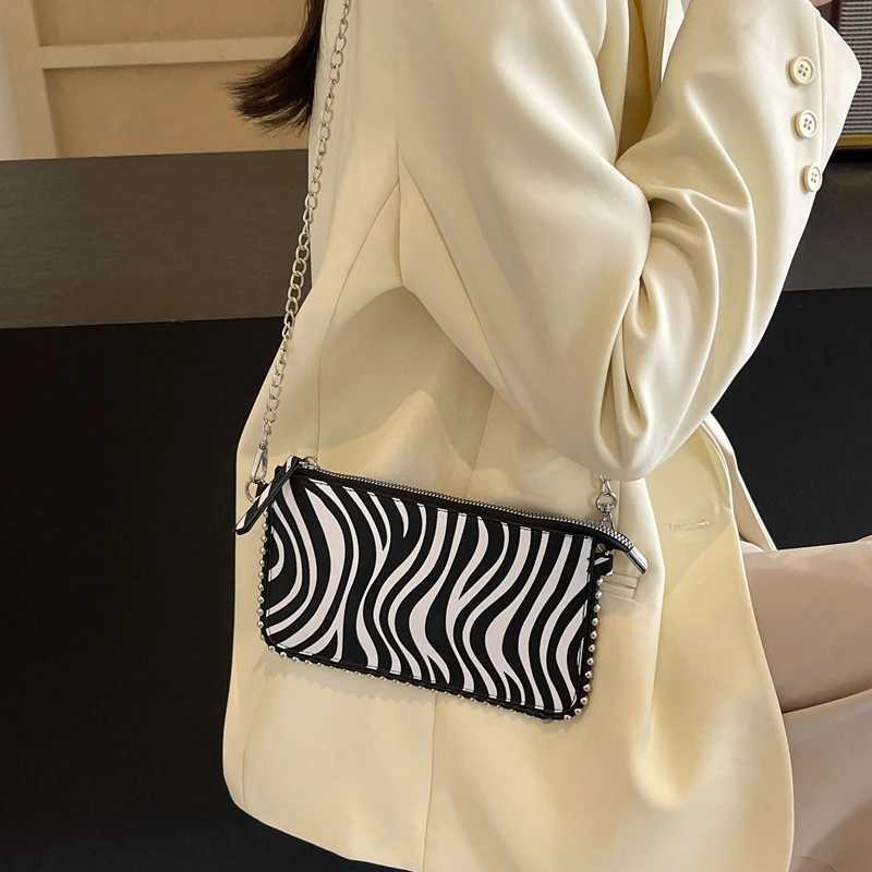 New Leopard Crossbody Bags for Women Fashion Chain Mobile Wallet Travel Vacation Shoulder Messenger Bag Womens Main Bag M241014