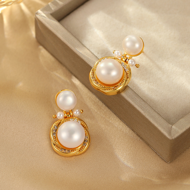 natural freshwater pearl brass gold-plated, light , niche earrings, sier needles