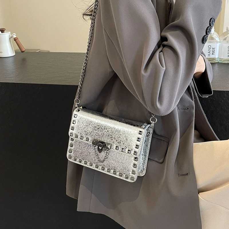 New Arrival Rivet shoulder punk style cross body fashion chain flip bag PU leather wallet designer womens handbag Z241014