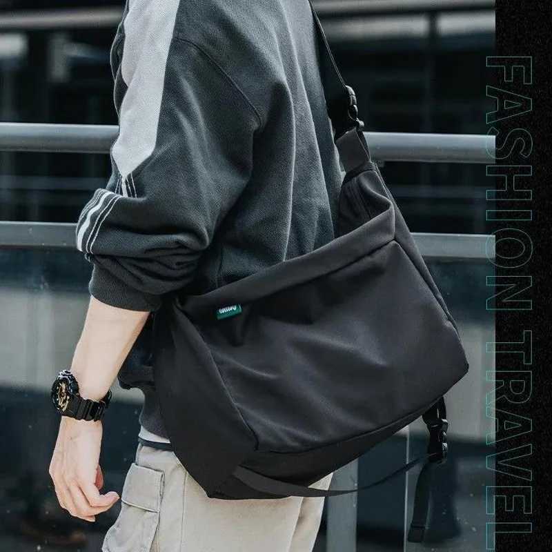 Da Xin Shi Bao Mens Shoulder Bag Fashion Large Capacity Fashion Trend Bag Black Cross Body Bag Womens Bag M241014