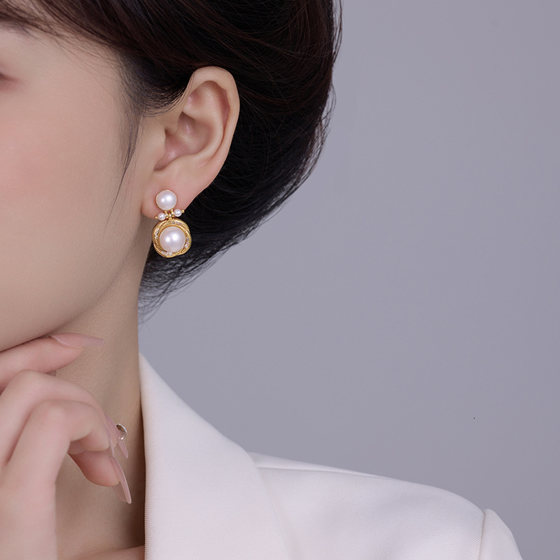 natural freshwater pearl brass gold-plated, light , niche earrings, sier needles