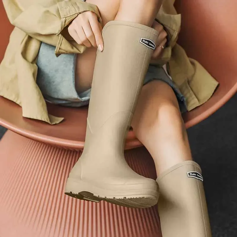 Designer Anti Slip Thick Soles Outdoor Long Tube Rain Waterproof Fashion Wear-Resistant Kitchen Womens Boots