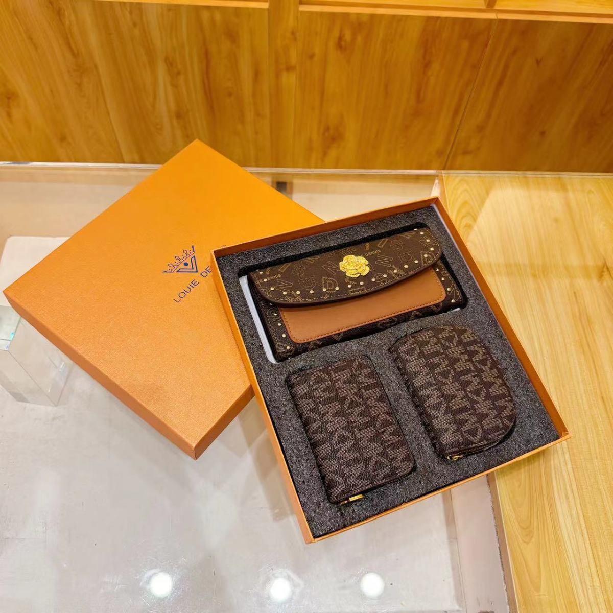 2025 New Designer Wallet Counter Quality High Beauty Light Luxury Self Use Gifts Fashion Portable wallet Women s Card Bag Wallet Handbag