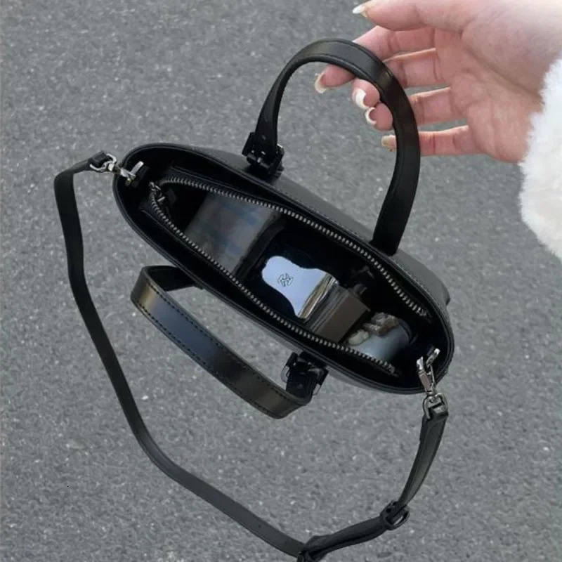 Tote Handbag for Women 2024 Versatile Korean Niche Bags Retro Small Commuting Handheld Crossbody Bag 241011